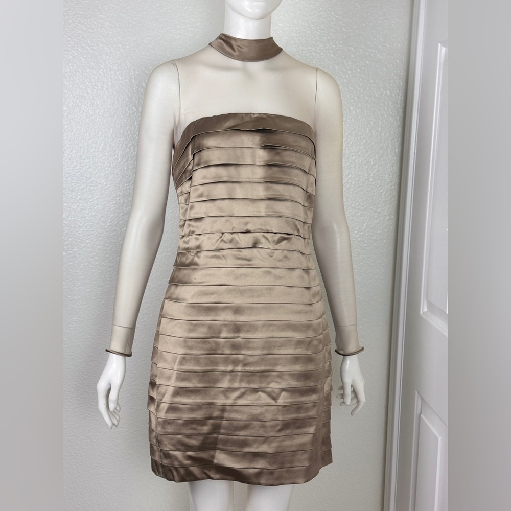 Vera Wang Vintage Seamless long Sleeve Satin Dress in Tan Size 8. D2